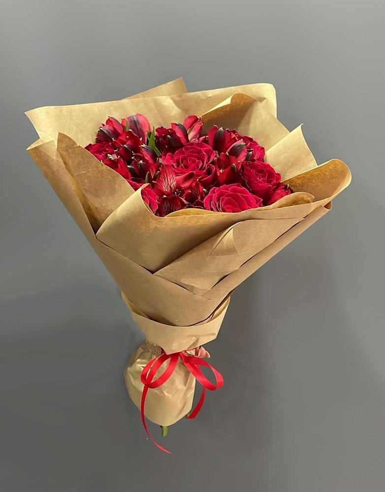 Букет цветов из: Альстромерии и Розы в Вочепшем