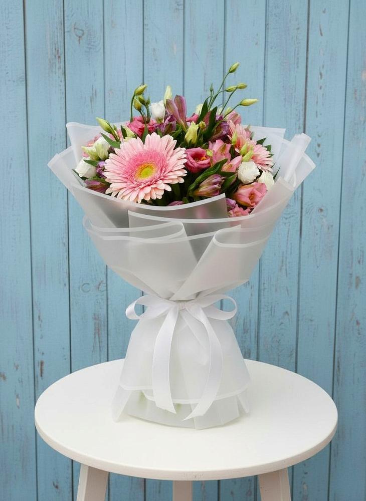 Букет цветов из: Герберы, Альстромерии и Лизиантусы в Вочепшем