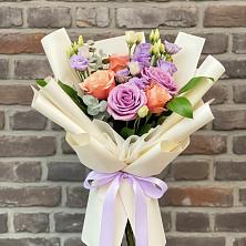 Букет цветов из:  Лизиантусы и Розы в Вочепшем