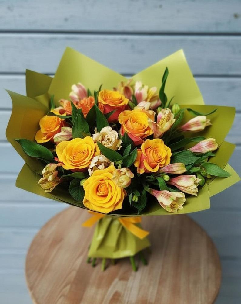 Букет цветов из: Альстромерии и Розы в Вочепшем