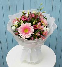 Букет цветов из:  Герберы, Альстромерии и Лизиантусы #REPLACE_PRED# Вочепшем