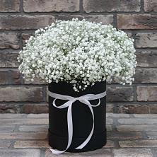 Цветочная композиция из Гипсофила в шляпной коробке в Вочепшем