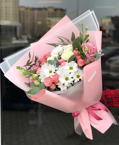 Букет цветов из: Розы, Лизиантусы и Хризантемы в Вочепшем