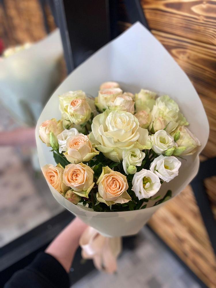 Букет цветов из: Розы и Лизиантусы в Вочепшем